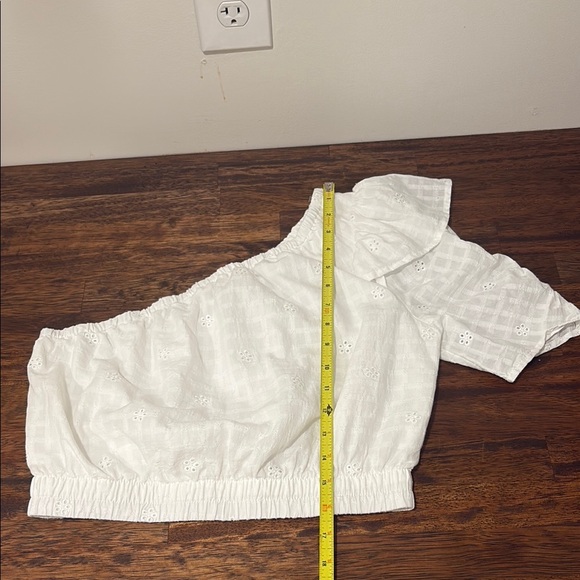 Universal Thread White Asymmetrical Ruffled Blouse - Picture 6 of 9